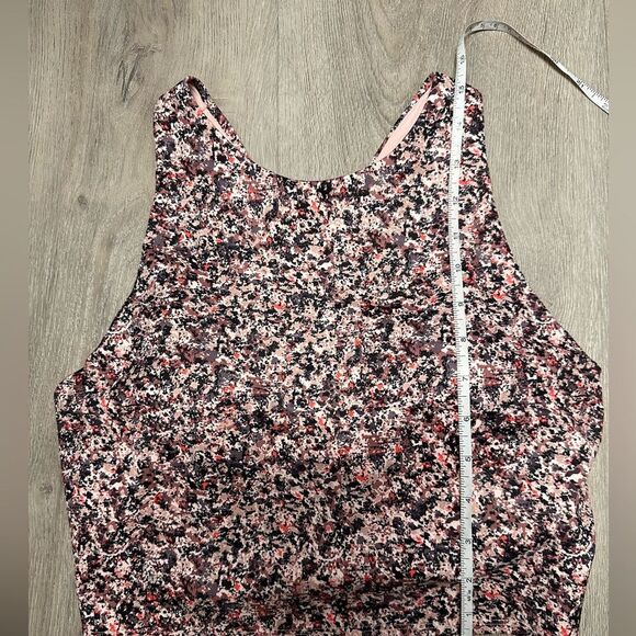 ATHLETA Conscious crop top. Padded. Size M - Picture 9 of 9